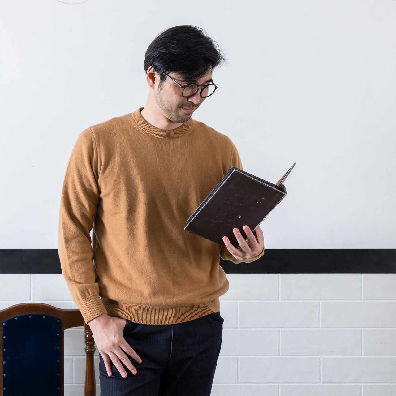 希少なベビーカシミヤを使用したクルーネックニット