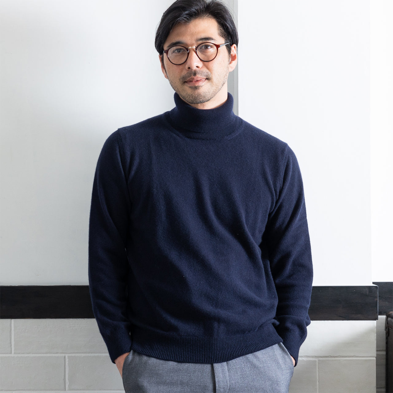 希少なベビーカシミヤを使用したタートルネックセーター