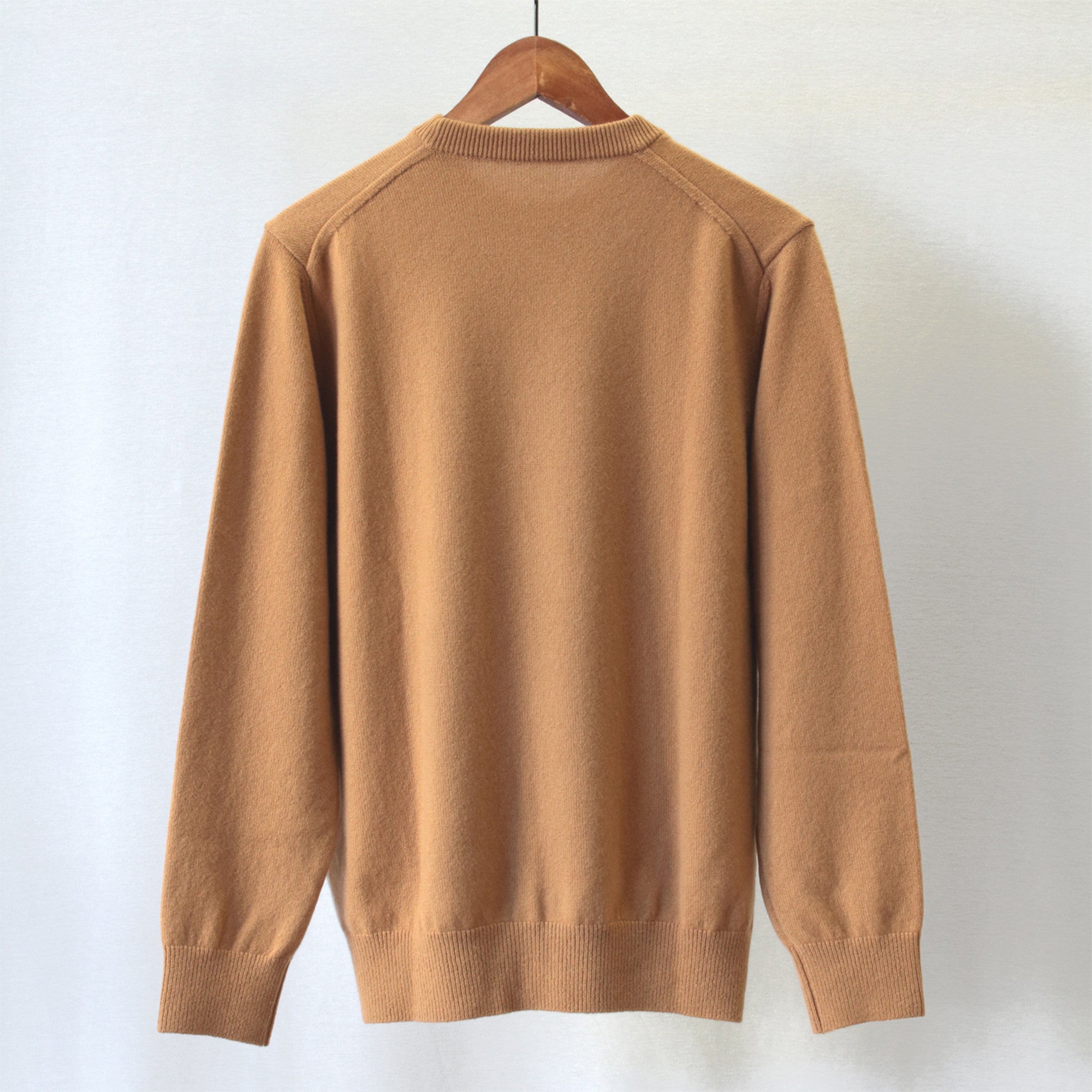 希少なベビーカシミヤを使用したクルーネックニット