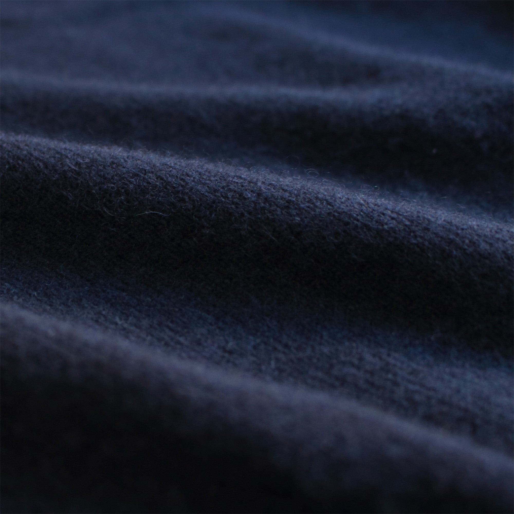 希少なベビーカシミヤを使用した生地の風合い