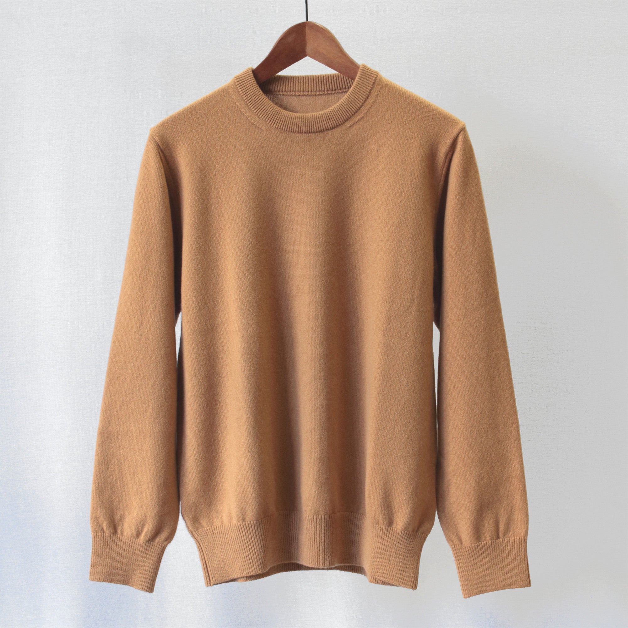 希少なベビーカシミヤを使用したクルーネックニット