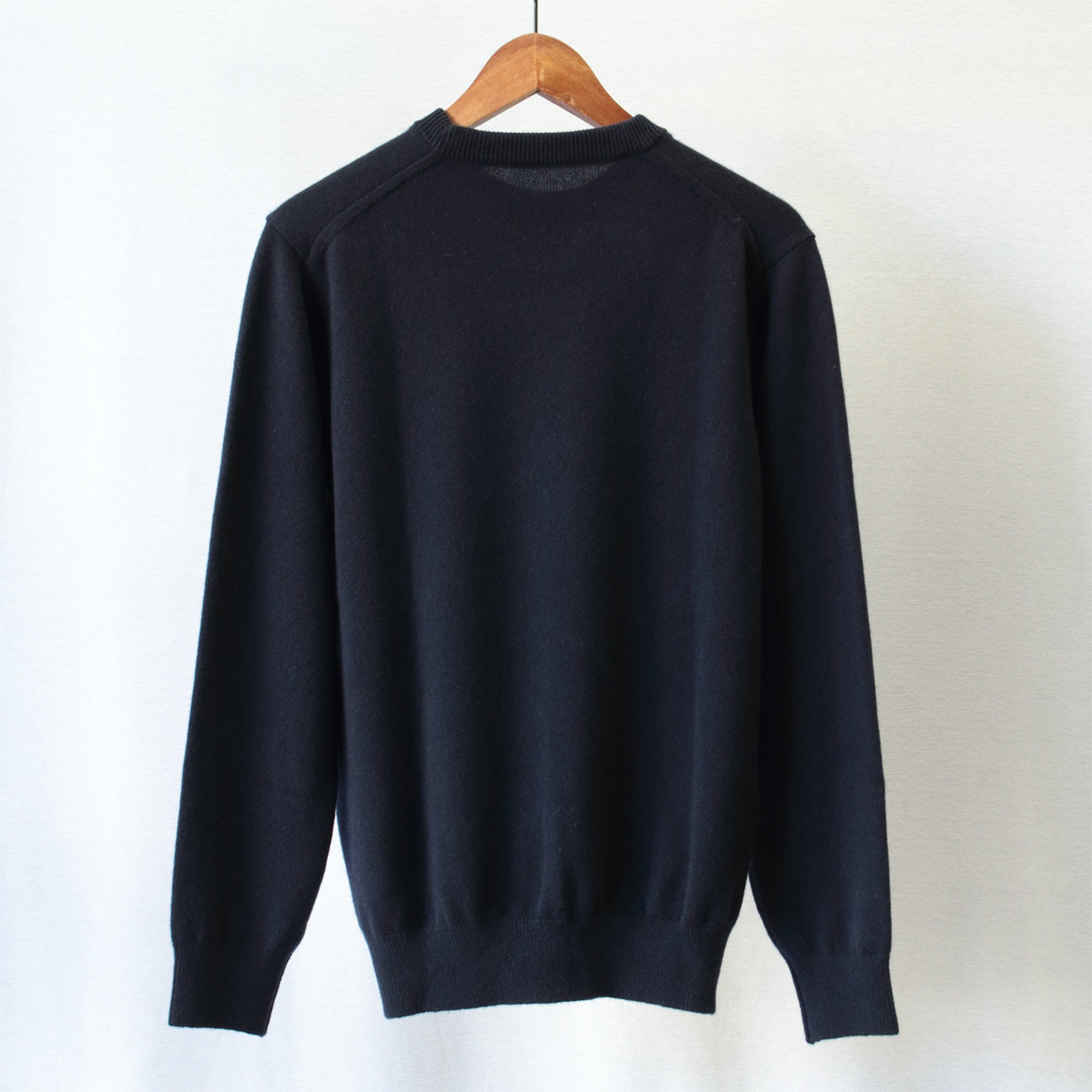 希少なベビーカシミヤを使用したクルーネックニット